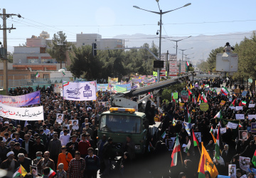 حضور حماسی دانشگاهیان دانشگاه بیرجند در مراسم راهپیمایی یوم الله ۱۳ آبان