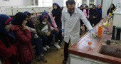 بازدید دانش آموزان دختر دبستان امام حسین (ع) از آزمایشگاه های گروه شیمی